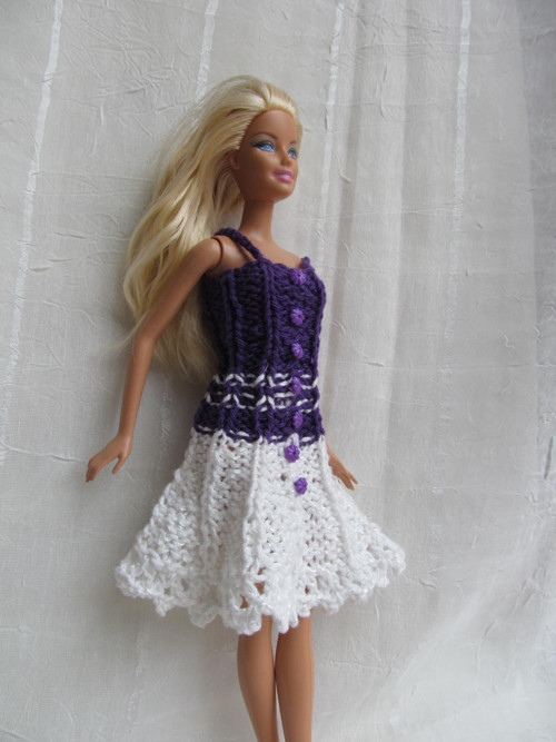 Fialovo - bílé šatičky na Barbie — foto 1