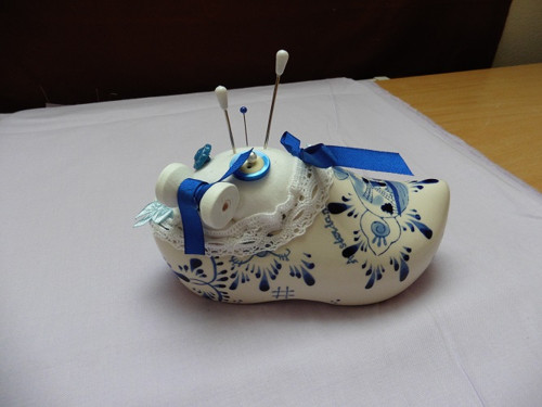 Jehelníček v porcelánové botě — foto 1