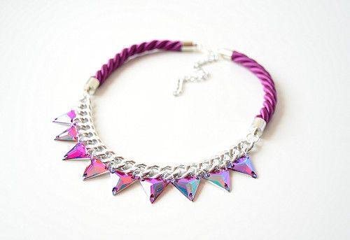 Náhrdelník PURPLE TRIANGLE — foto 1