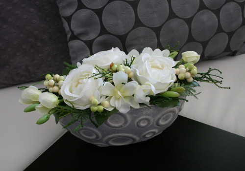 Kamélie a orchideje v keramickém oválku — foto 1