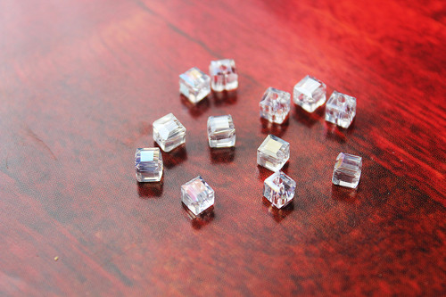 5ks - Skleněná broušená krychle - 4 mm — foto 1