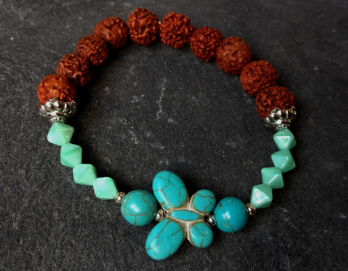 Náramek rudraksha-howlit — foto 1