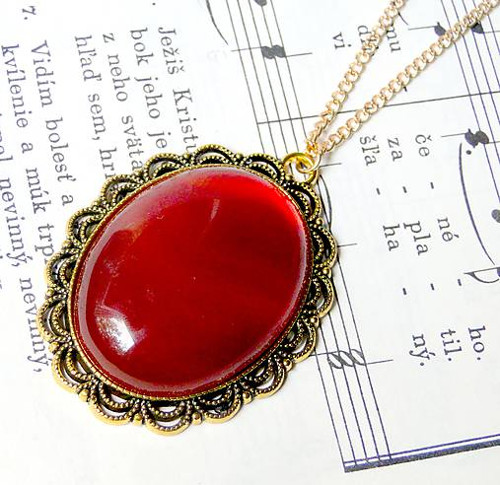 Red Jade in Antique Gold / Náhrdelník s jadeitem