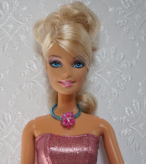 Náhrdelník pro Barbie s kuličkou — foto 1