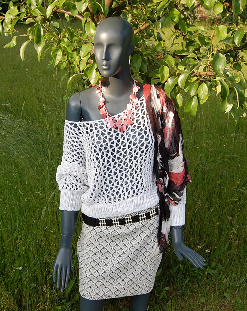 Bílý pletený svetr — foto 1