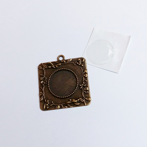 Přívěsek s lůžkem 1ks + epoxy čočka