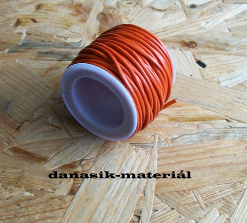 KOŽENÁ ŠŇŮRA ORANŽOVÁ TMAVŠÍ - METRÁŽ - 2 mm
