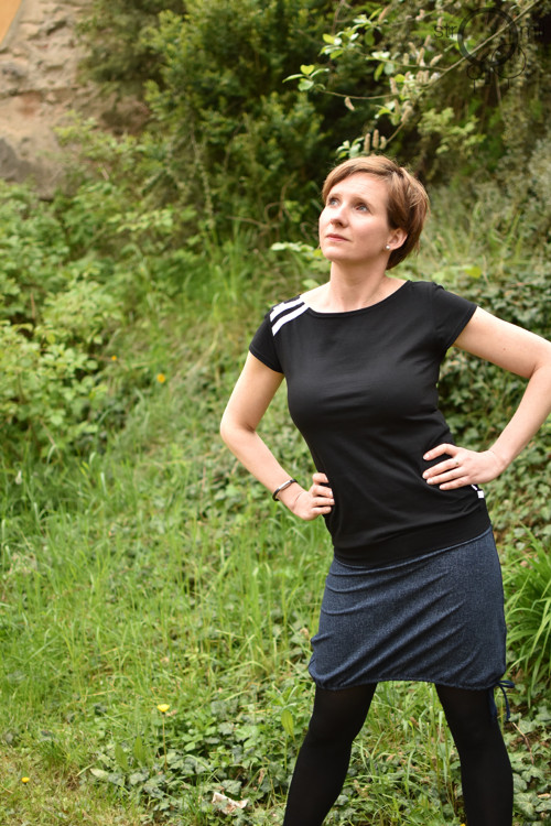 Černé s malou bílou aplikací, vel. XL — foto 1