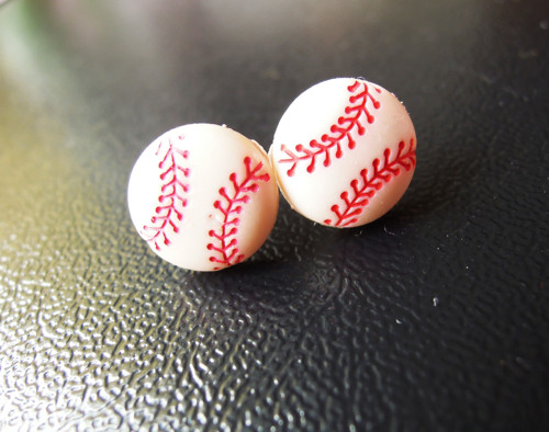 Baseballový míč 12mm (náušničky) — foto 1