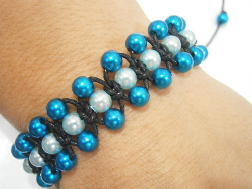 Perličkový tyrkysový náramek (macramé/shamballa)