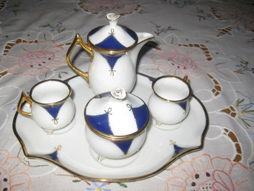 Malá porcelánová souprava " zámecká" — foto 1