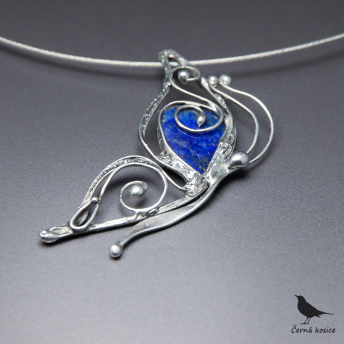 Mávnutí křídel (Lapis lazuli) - náhrdelník — foto 1