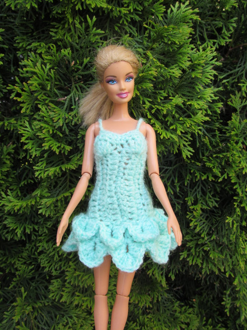 Zelenkavé letní šaty pro Barbie — foto 1