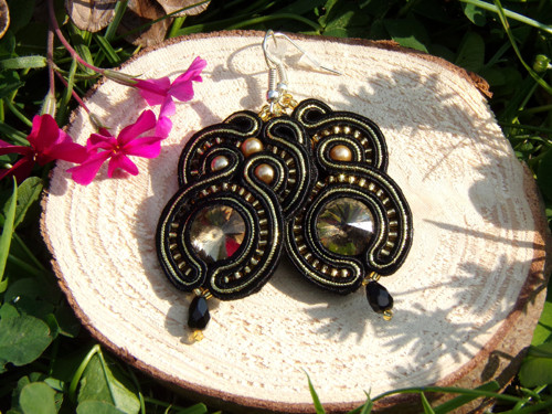 Sutaškové náušnice Black and Gold with Swarovski