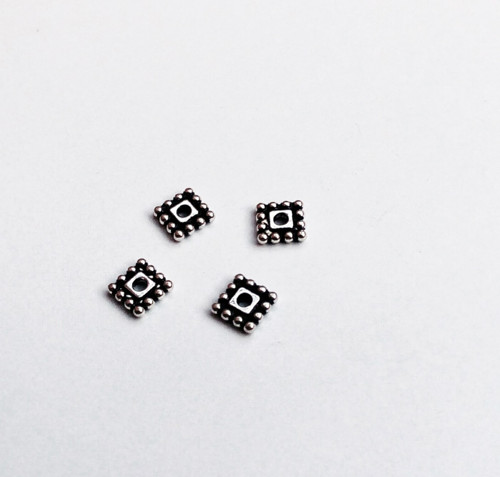 Korálky 7 x 7 x 2 mm 10 ks.