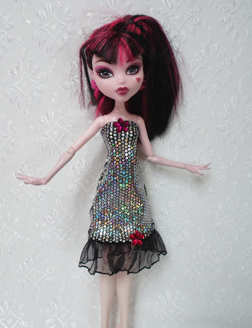 Draculaura jde na jarní párty — foto 1