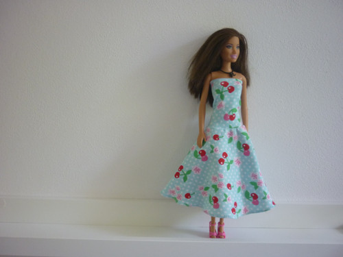 Šaty na panenku Barbie — foto 1