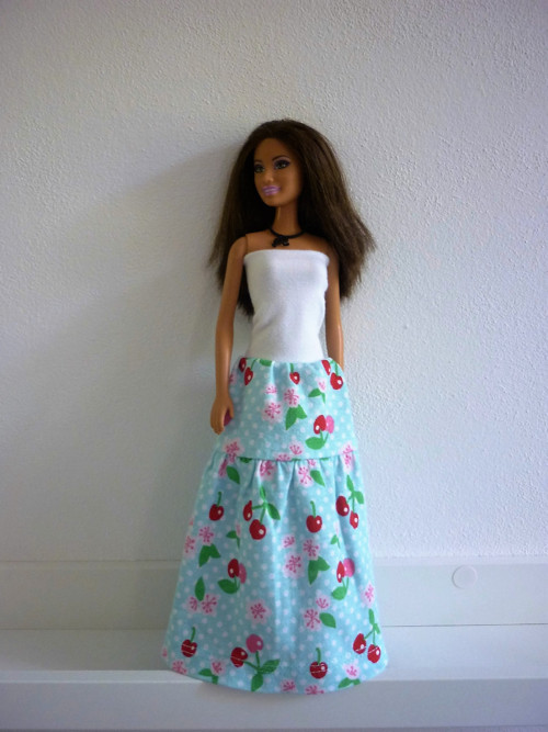 Šaty na panenku Barbie — foto 1