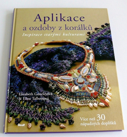 Aplikace a ozdoby z korálků — foto 1