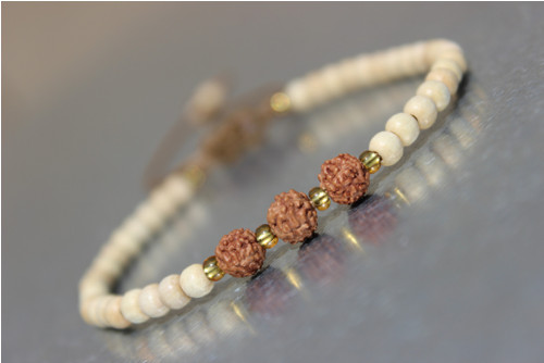 Rudraksha.. Přírodní náramek