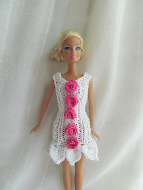 Šatičky - Bílé s růžemi pro Barbie — foto 1
