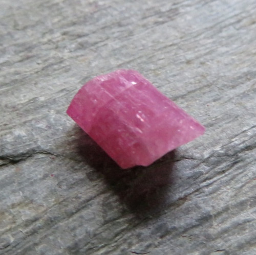 Rubelit -Brazílie; krystalek č.1 — foto 1