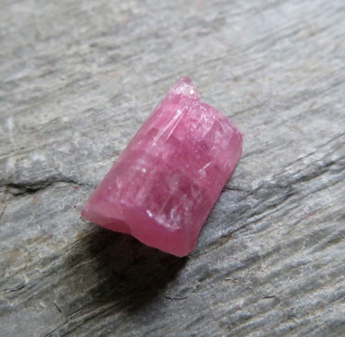 Rubelit -Brazílie; krystalek č.4 — foto 1
