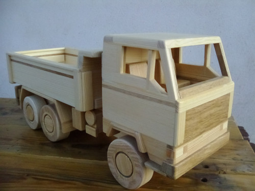 Dřevěné auto — foto 1