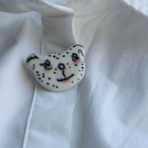 Kamarádi I (porcelánová brož) — foto 1