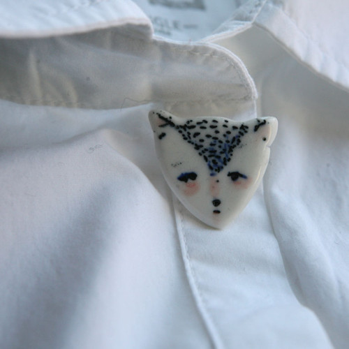 Kamarádi III (porcelánová brož) — foto 1