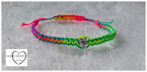 Neonový macramé náramek - mix barev — foto 1