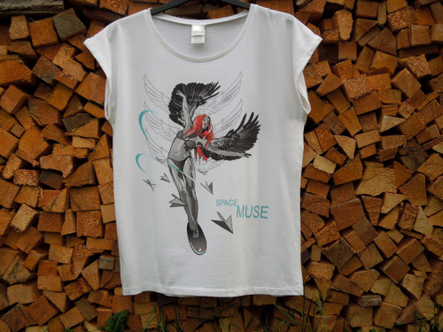 The surfing muse in white....SLEVA — foto 1