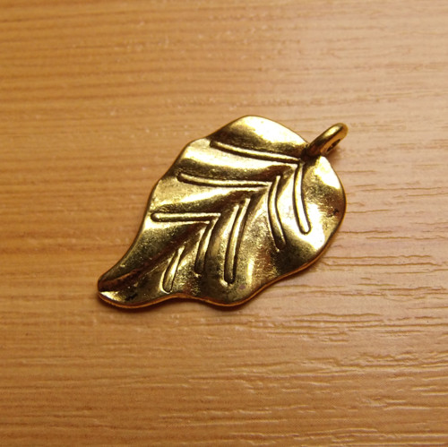 List - zlatý - 30mm x 18mm