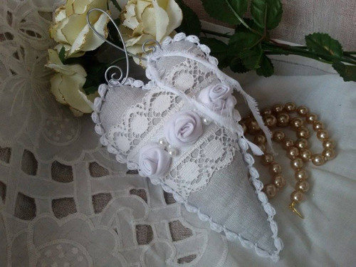 Srdíčko střední -šedobílá kolekce — foto 1