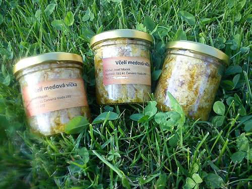 Medová včelí víčka 200g — foto 1