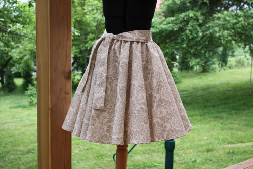 Kolová sukně s ornamenty — foto 1