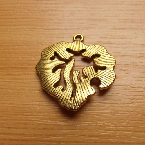 Zlatý lísteček - 30mm x 28mm — foto 1