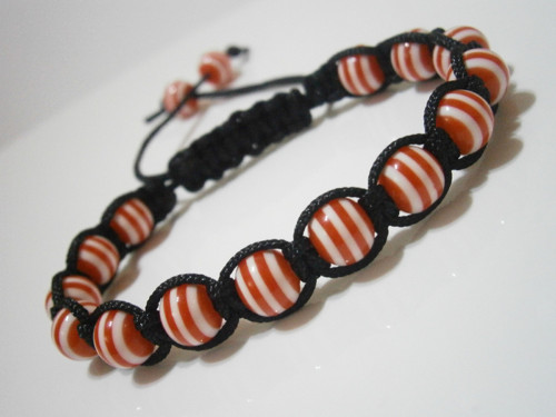 Proužkatý náramek (macramé/shamballa) — foto 1