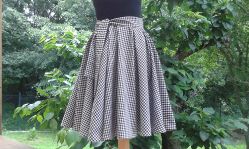 Kolová sukně tmavě modré kostičky — foto 1