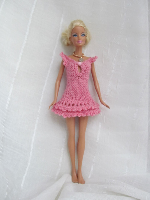 Růžové šaty pro Barbie — foto 1