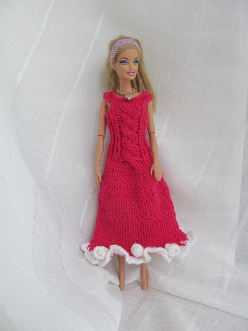 Červené šaty pro Barbie — foto 1