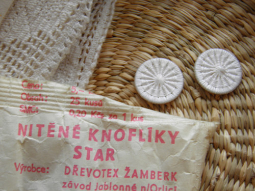 Nitěný knoflík — foto 1