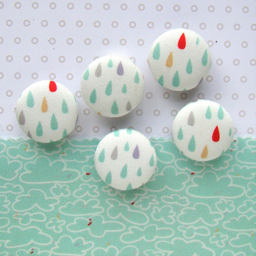 Knoflík buttonek - Prší — foto 1