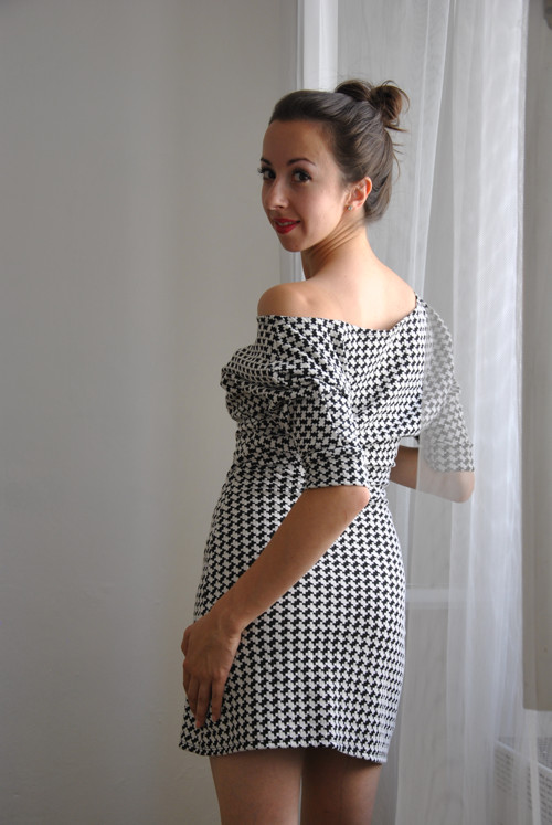 Černobílé šaty — foto 1