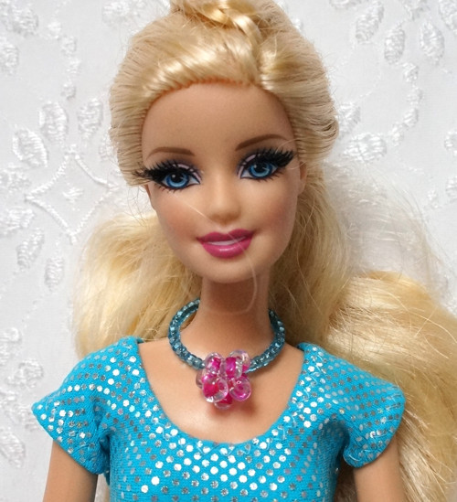 Náhrdelník pro Barbie s kuličkou — foto 1