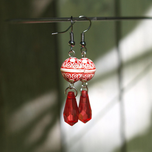Náušnice - ornament kapka červená — foto 1