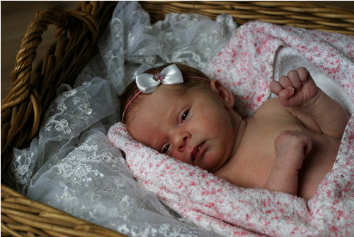 Čelenka pro newborn - bílá mašlička — foto 1