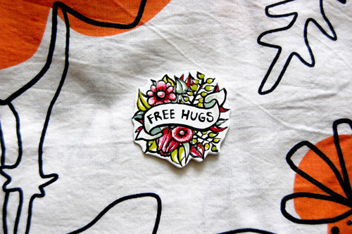 Brož FREE HUGHS (objetí zdarma) — foto 1