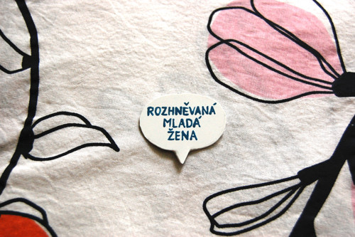 Rozhněvaná mladá žena — foto 1
