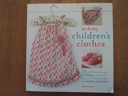 Kniha Making childrens clothes — foto 1